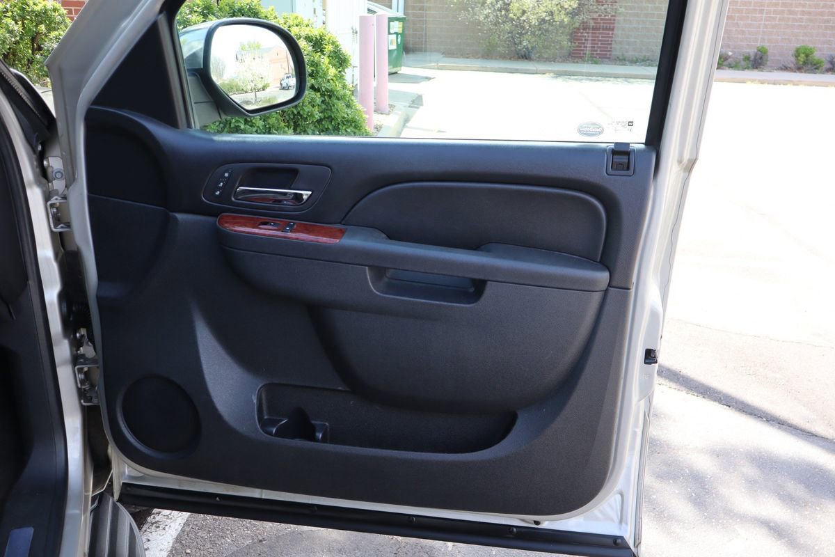 Used 2013 Chevrolet Tahoe LTZ image 28