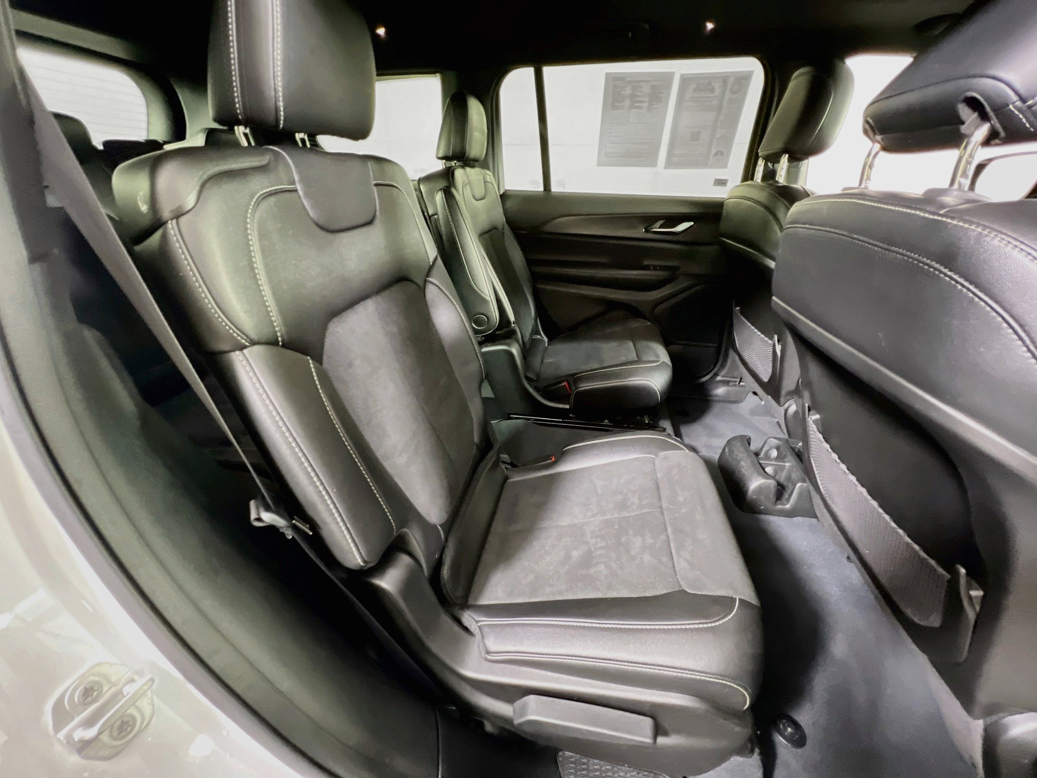 Used 2023 Jeep Grand Cherokee L Laredo AWD/4WD image 28