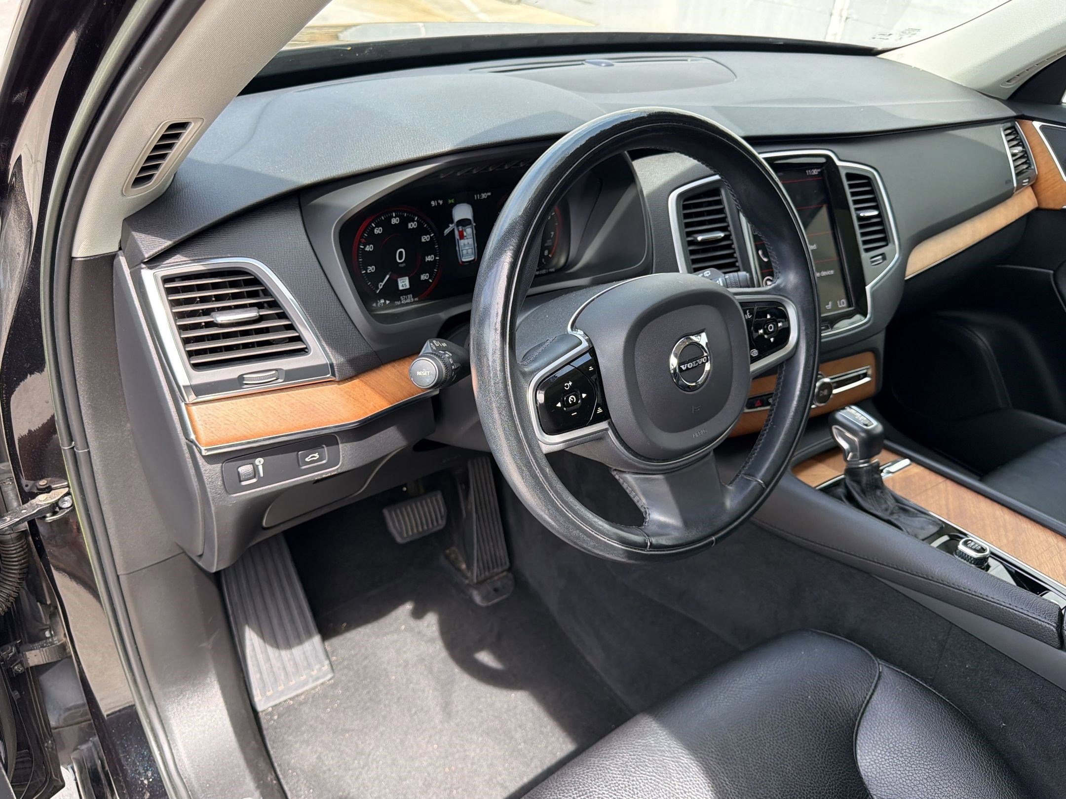 Used 2022 Volvo XC90 T5 Momentum w/ Climate Package FWD image 4
