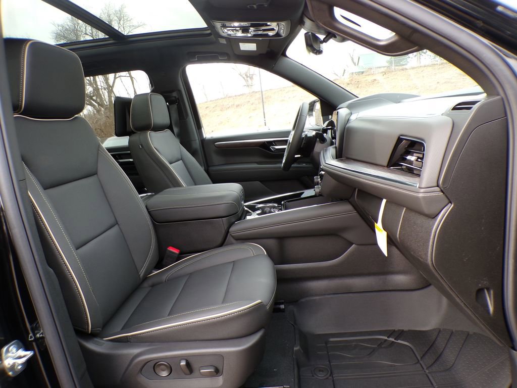 New 2026 Chevrolet Suburban Premier AWD/4WD image 17