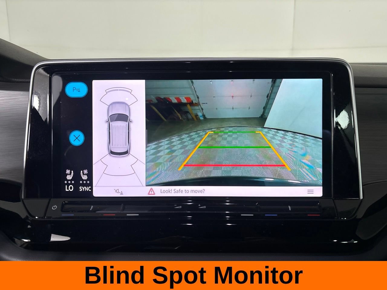 Used 2024 Volkswagen Atlas Cross Sport SE w/ Panoramic Sunroof Package FWD image 19