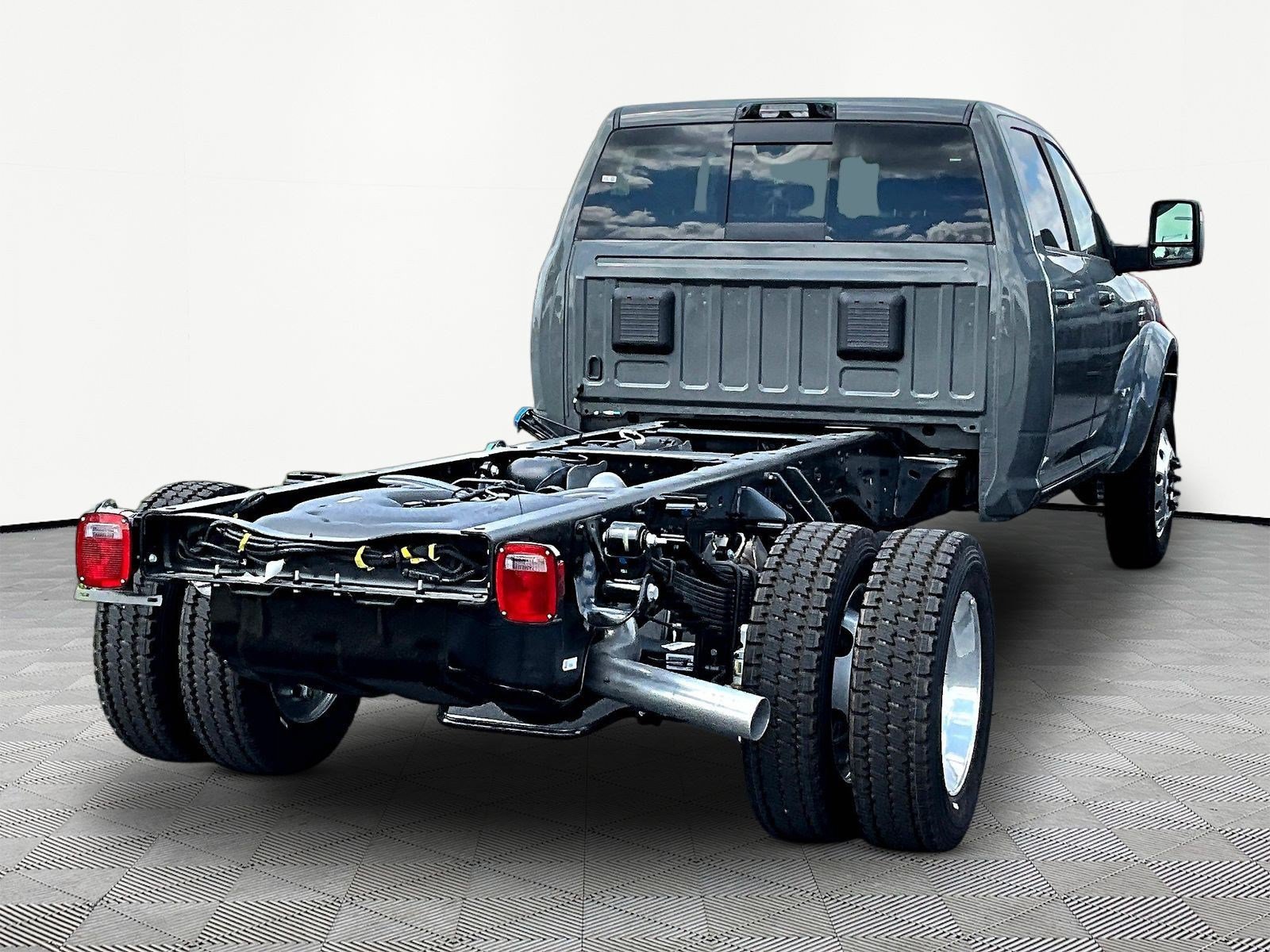 New 2027 RAM 5500 4x4 Crew Cab w/ Laramie Trim Package image 7