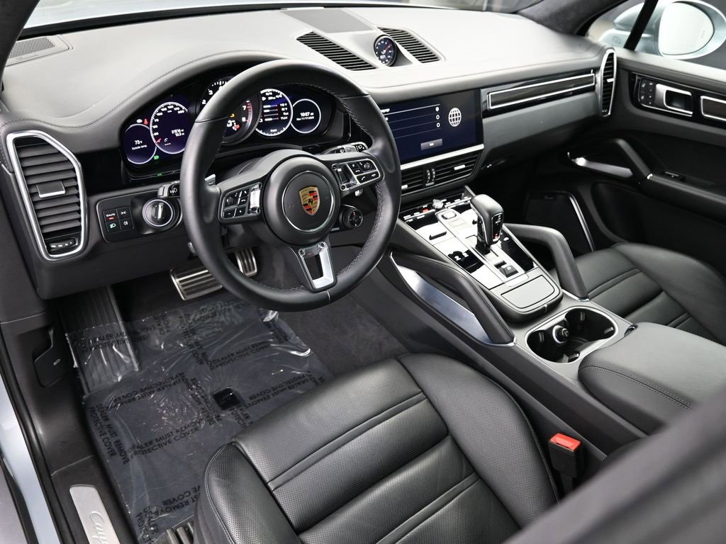 Used 2022 Porsche Cayenne Turbo image 4