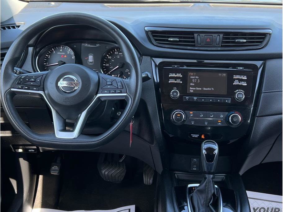Used 2017 Nissan Rogue S FWD image 11