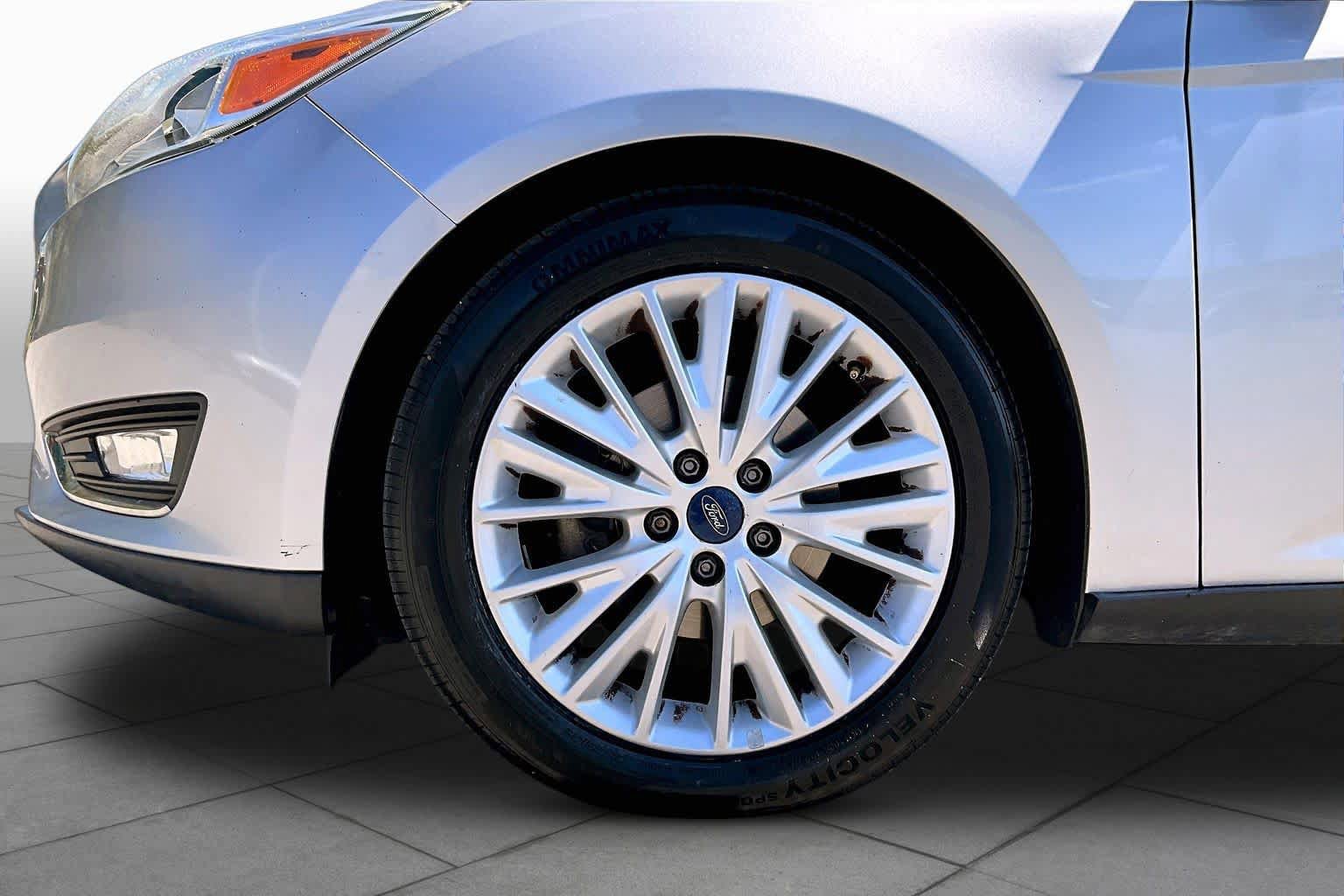 Used 2017 Ford Focus Titanium FWD image 11