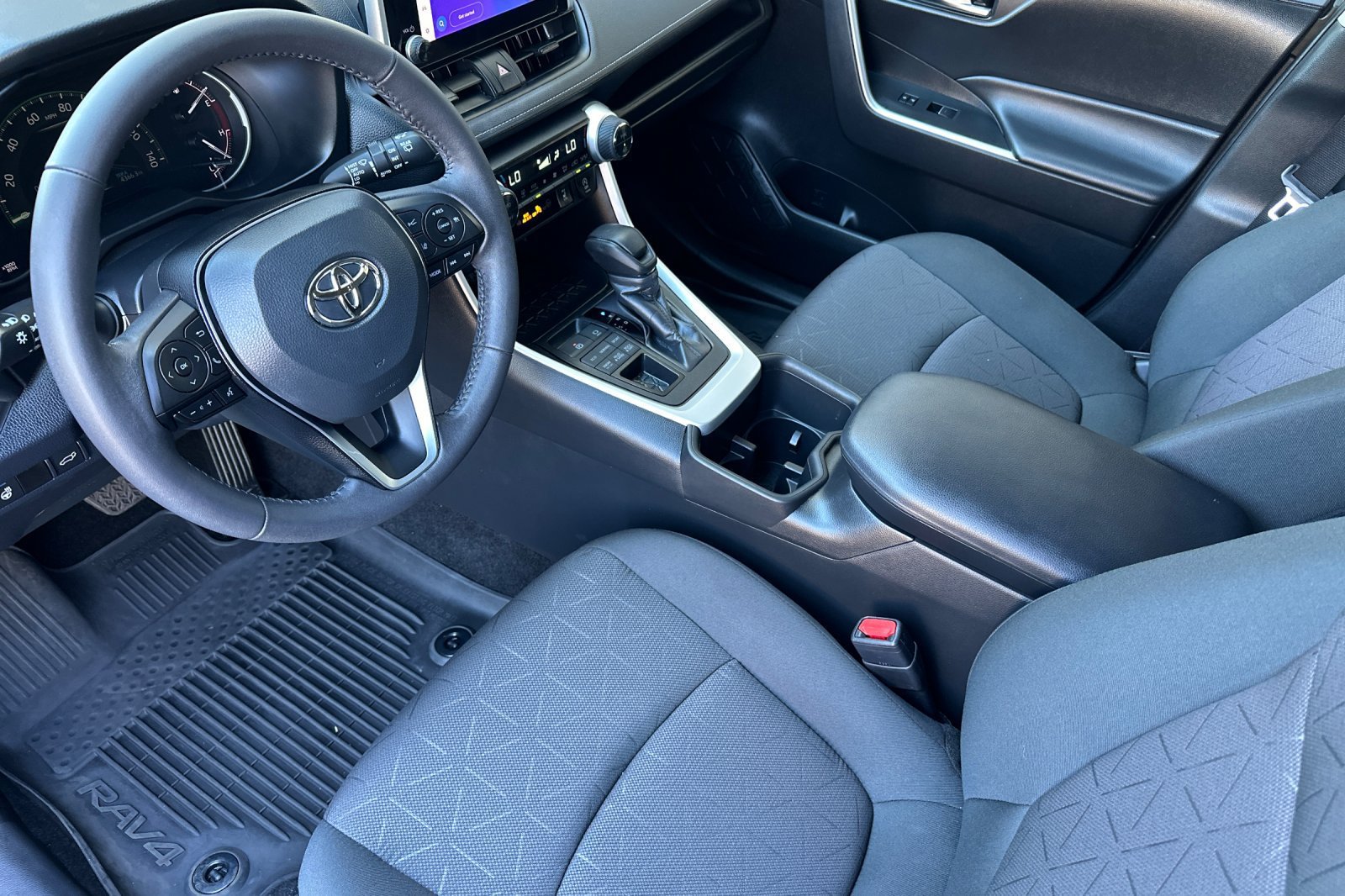 Used 2024 Toyota RAV4 XLE w/ Convenience Package AWD/4WD image 10