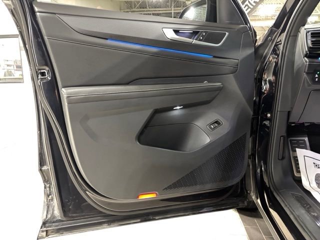 Used 2024 Volkswagen Atlas Cross Sport SEL R-Line image 8