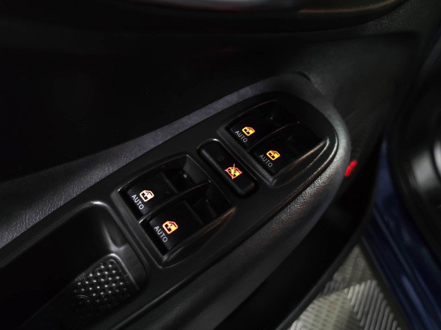 Used 2017 FIAT 500L Trekking w/ Dual-Pane Sunroof Package image 31