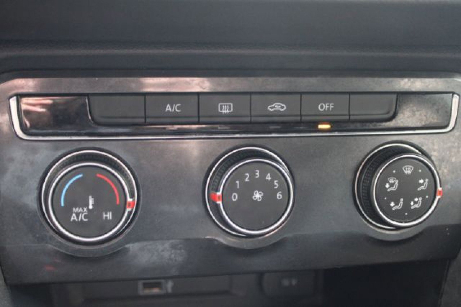 Used 2018 Volkswagen Tiguan S w/ Front Fog Lights Package image 22