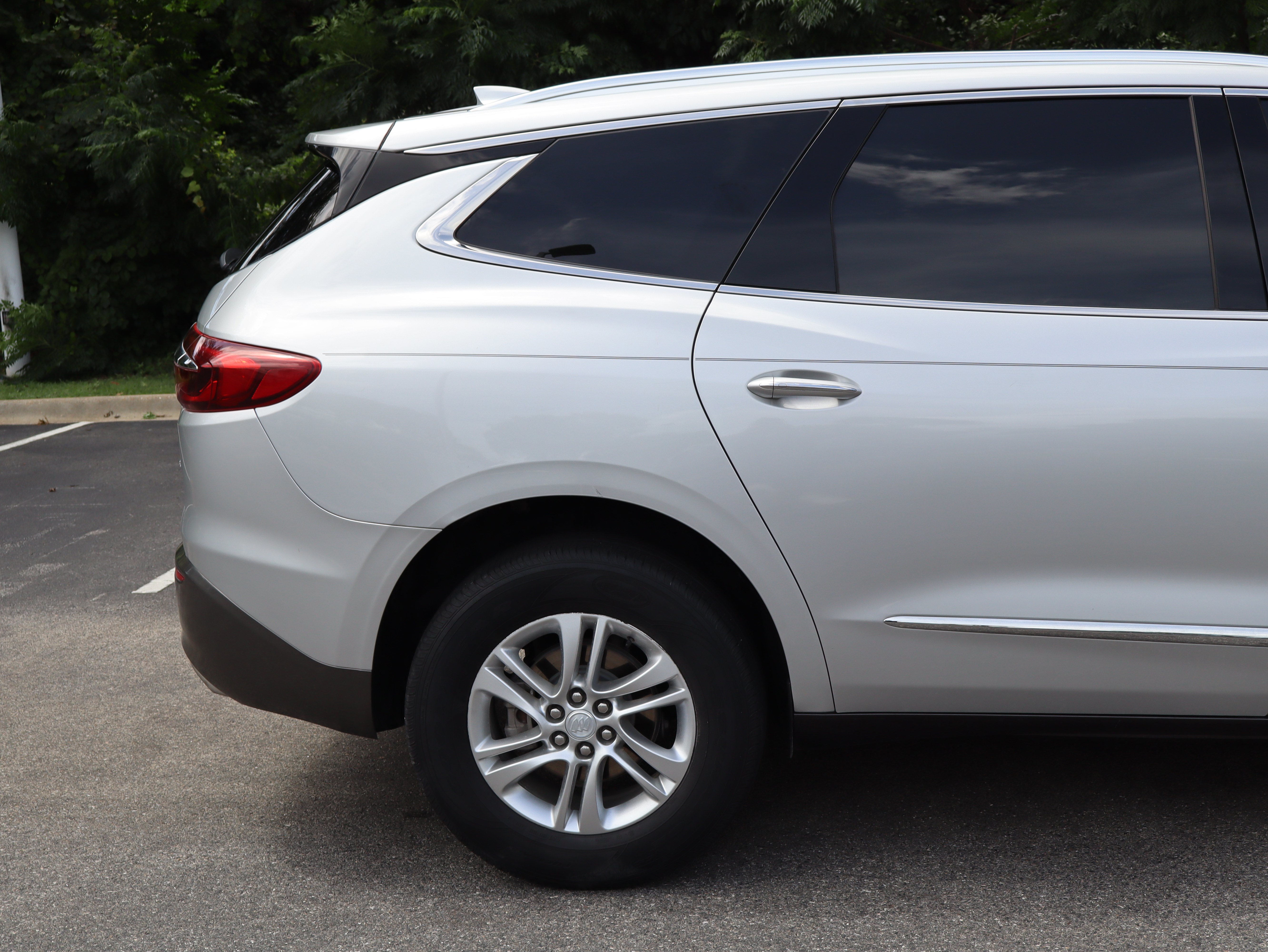 Used 2019 Buick Enclave Essence FWD image 11