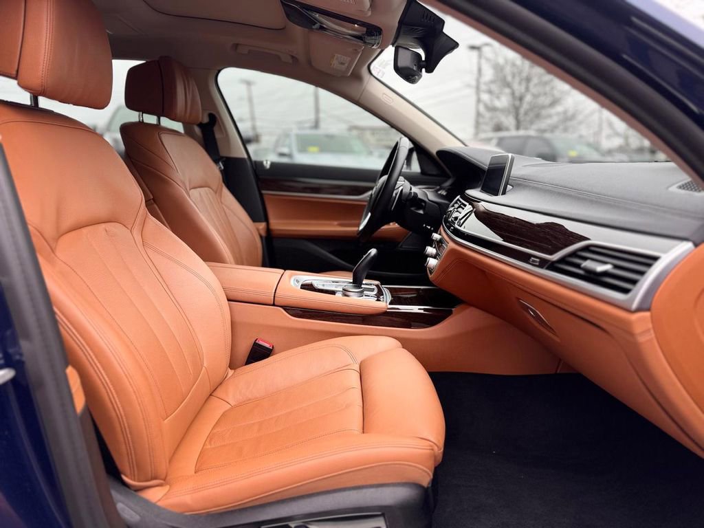 Used 2021 BMW 740i xDrive image 26