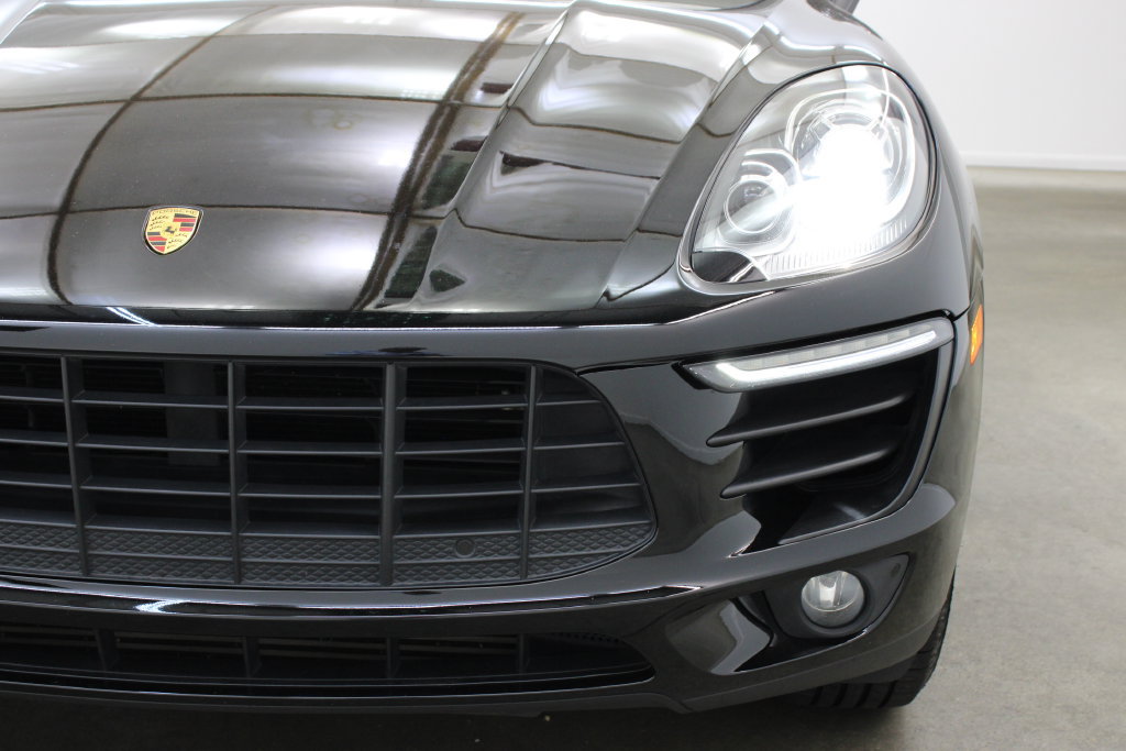 Used 2018 Porsche Macan AWD/4WD image 11
