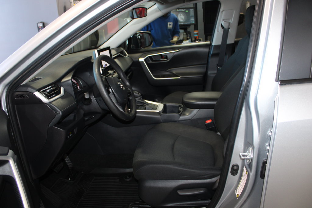 Used 2025 Toyota RAV4 LE AWD/4WD image 7