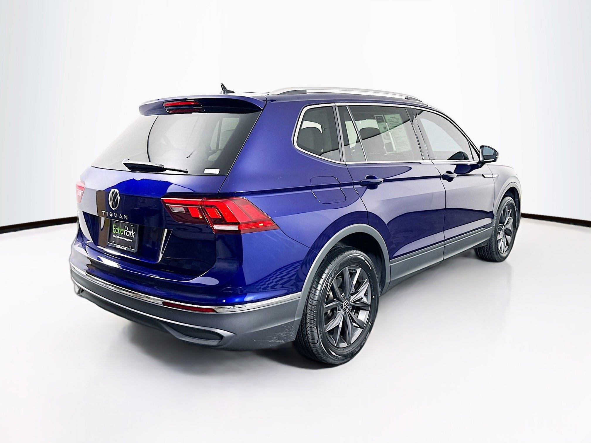 Used 2022 Volkswagen Tiguan SE image 9