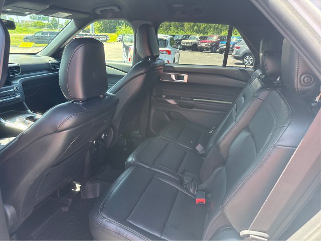 Used 2020 Ford Explorer XLT w/ Equipment Group 202A AWD/4WD image 14