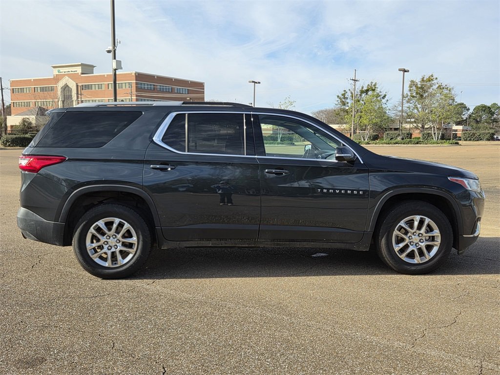 Used 2018 Chevrolet Traverse LT image 3