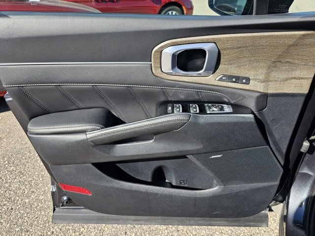 Used 2023 Kia Sorento SX Prestige image 21