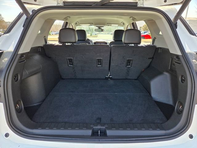 Used 2023 GMC Terrain SLT w/ Tech Package image 15