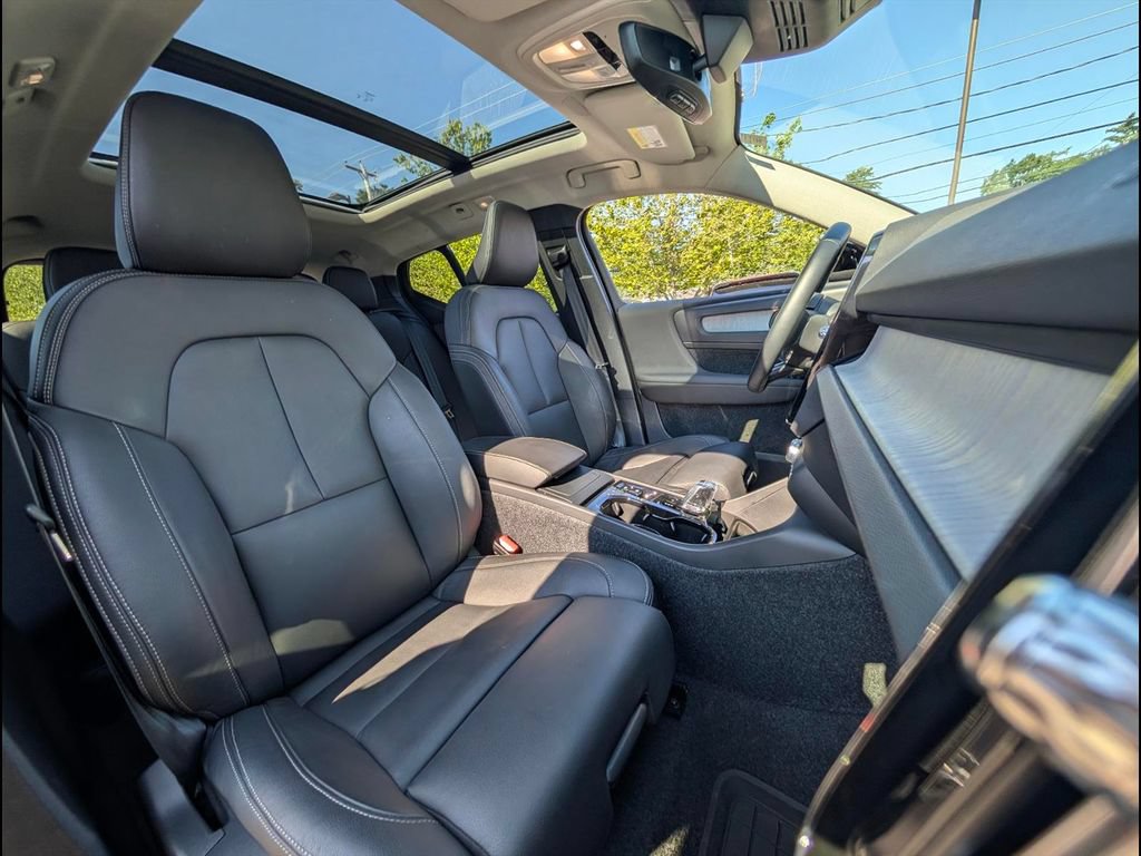 Certified 2026 Volvo XC40 B5 Plus AWD/4WD image 20