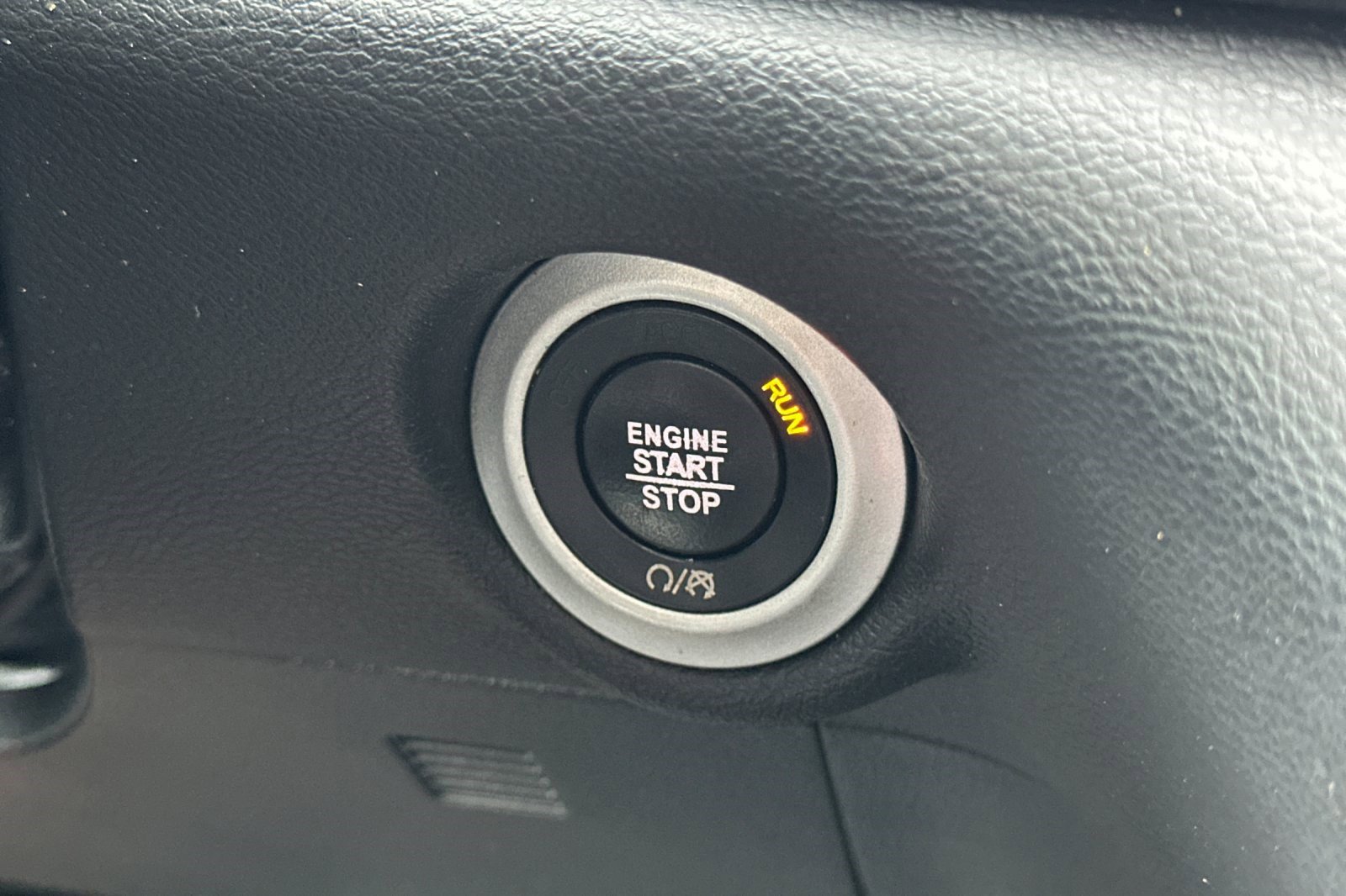 Used 2020 Chrysler Pacifica Touring-L w/ S Appearance Package image 35