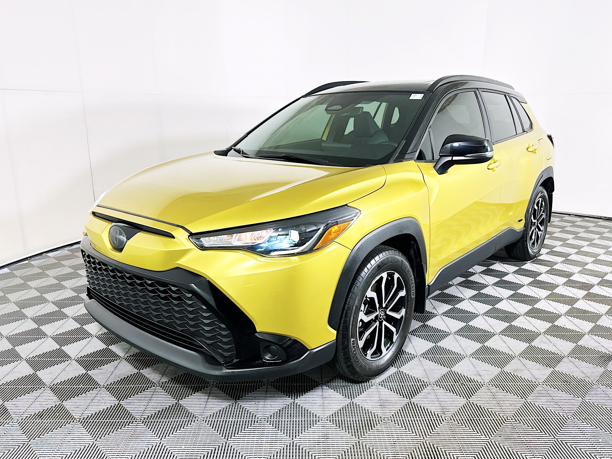 Used 2024 Toyota Corolla Cross SE w/ Moonroof Package image 7