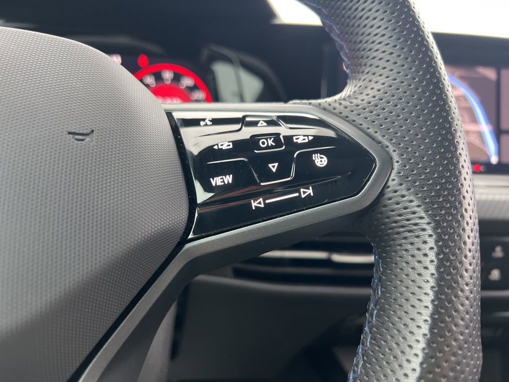Used 2024 Volkswagen Golf R image 18
