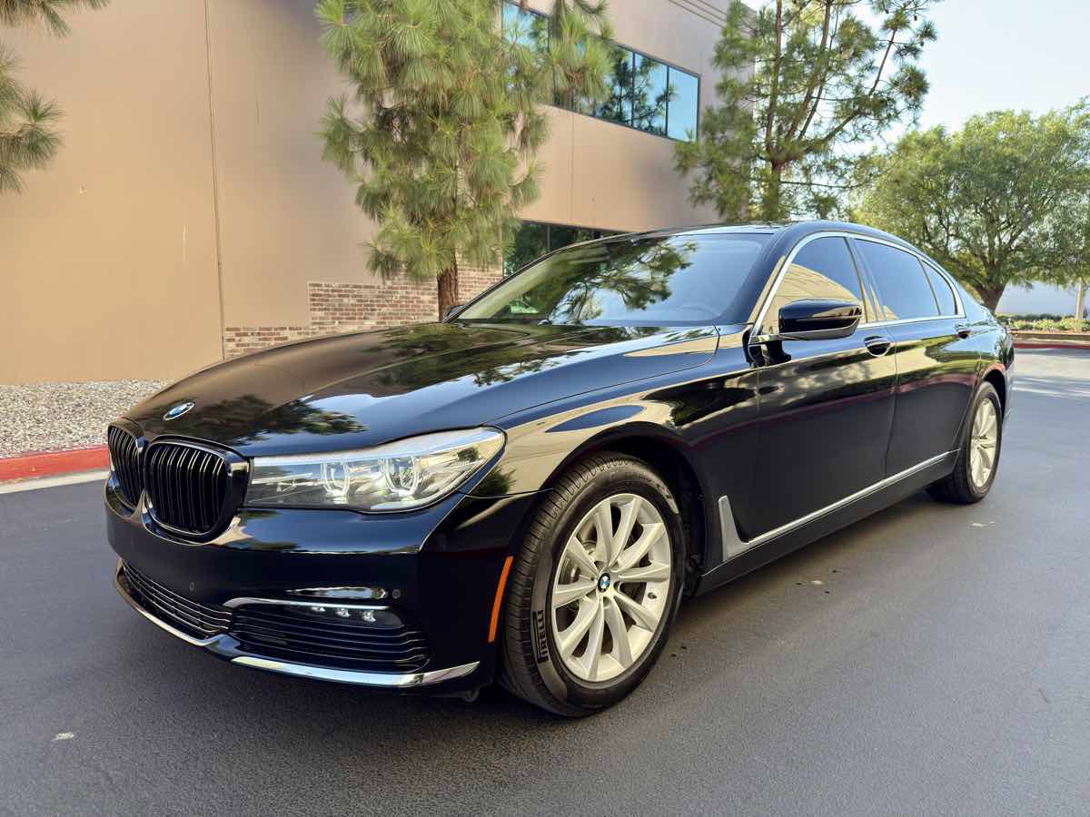 Used 2016 BMW 740i image 4
