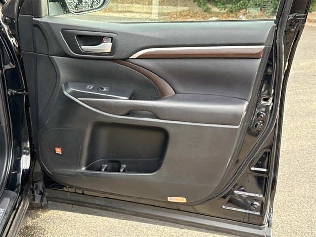 Used 2016 Toyota Highlander Limited image 8