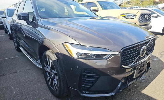 Used 2024 Volvo XC60 B5 Core AWD/4WD image 1