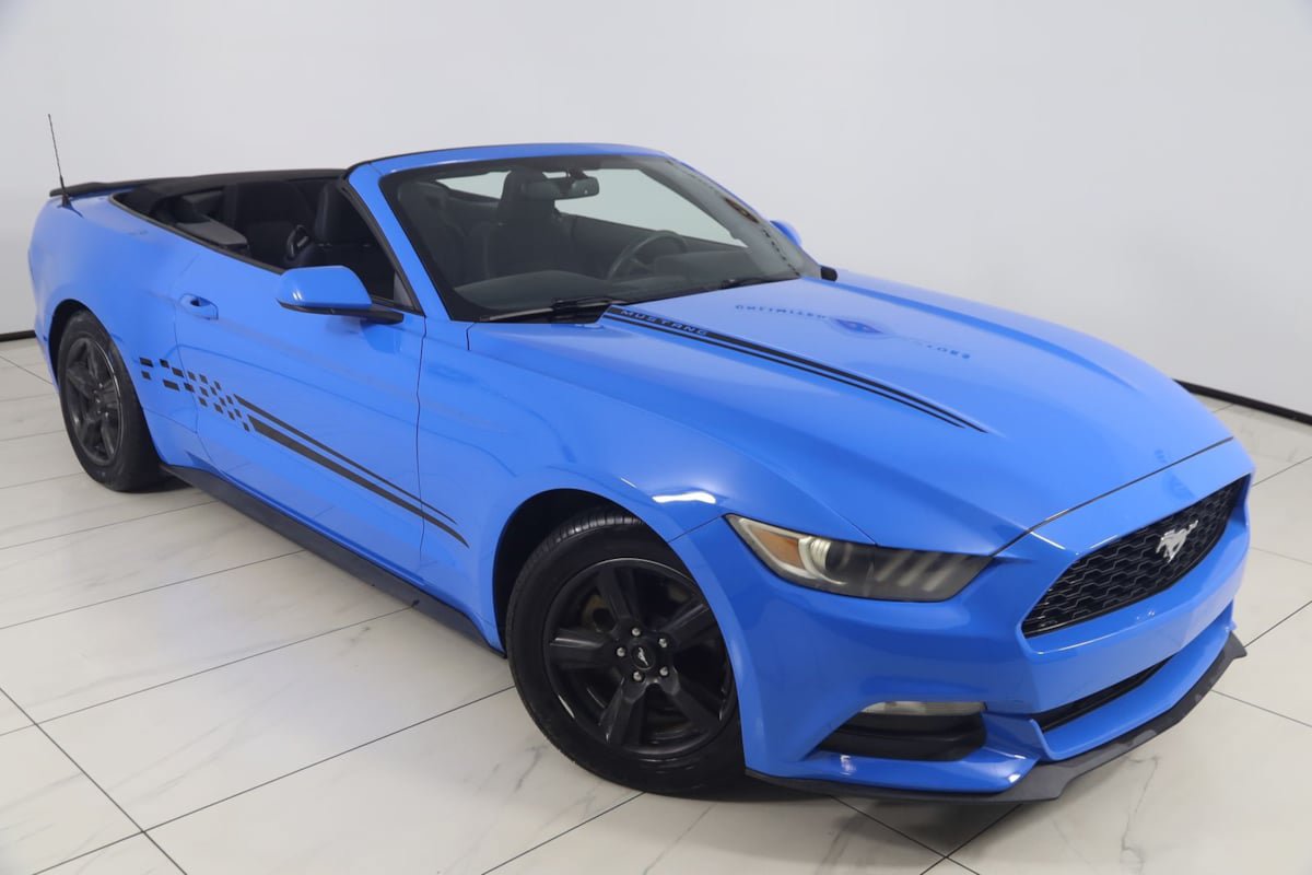 Used 2017 Ford Mustang Convertible RWD image 16