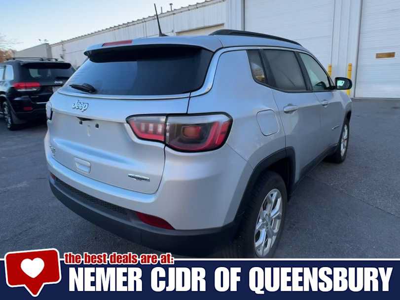 Used 2024 Jeep Compass Latitude AWD/4WD image 8