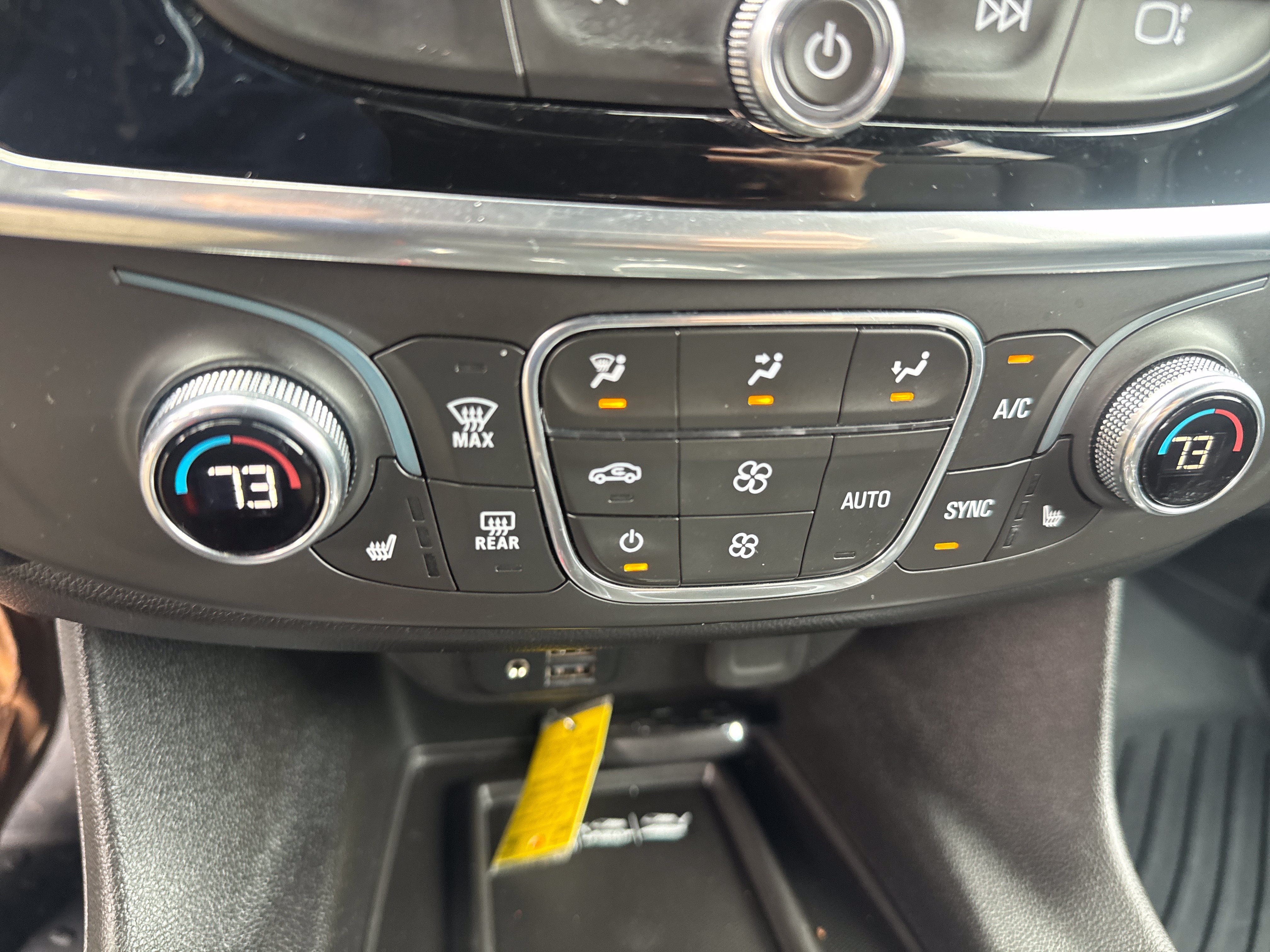 Used 2022 Chevrolet Traverse LT w/ LT Premium Package AWD/4WD image 29