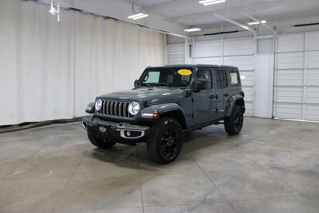 Used 2025 Jeep Wrangler Unlimited Sahara w/ Safety Group image 4