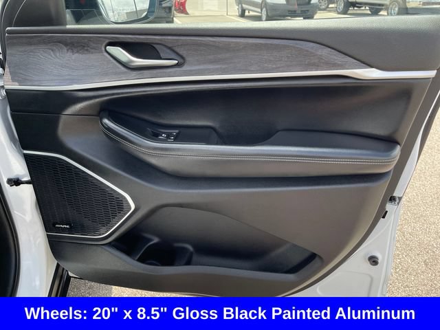 Used 2023 Jeep Grand Cherokee L Limited w/ Black Appearance Package AWD/4WD image 39