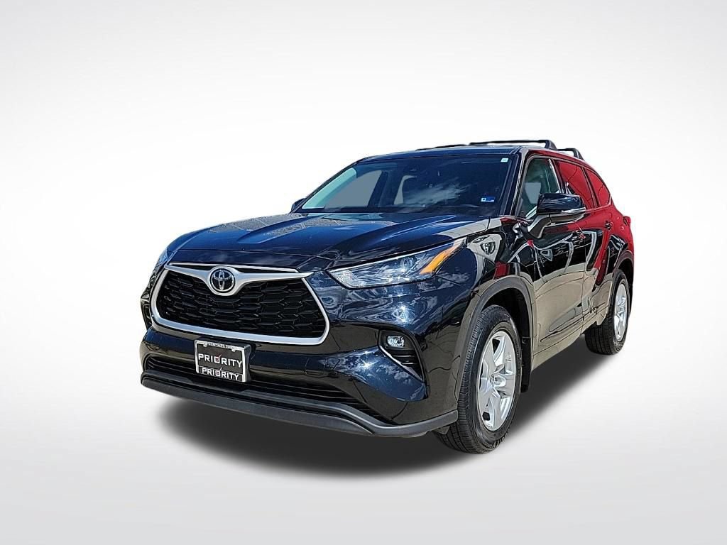 Used 2022 Toyota Highlander LE AWD/4WD image 1