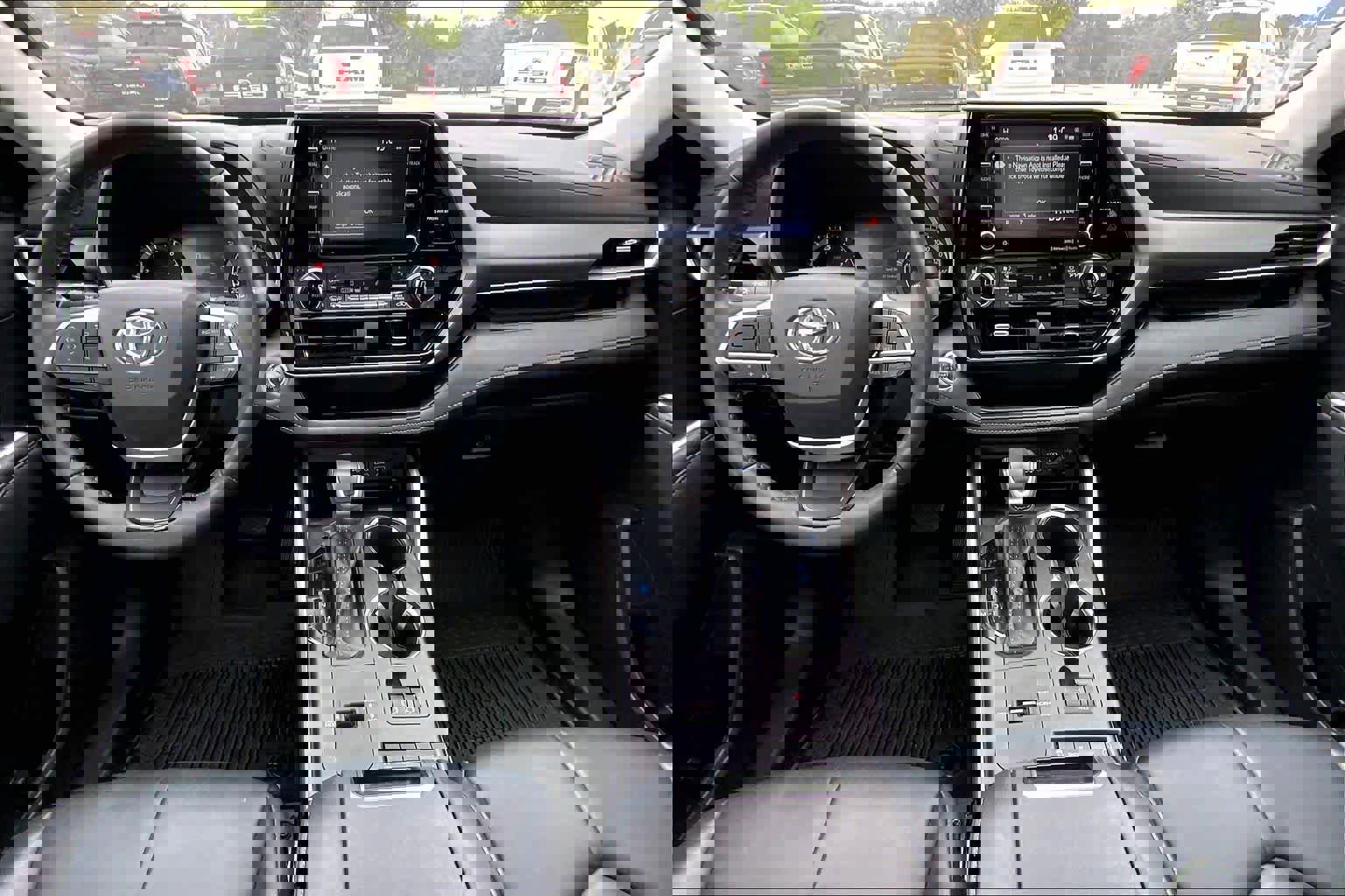 Used 2022 Toyota Highlander XLE image 16