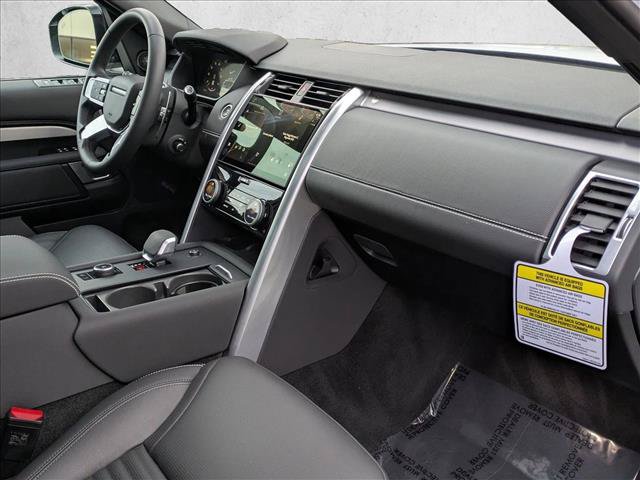 Certified 2025 Land Rover Discovery Dynamic SE AWD/4WD image 25