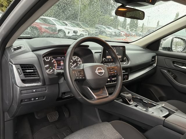 Used 2025 Nissan Rogue SV FWD image 6