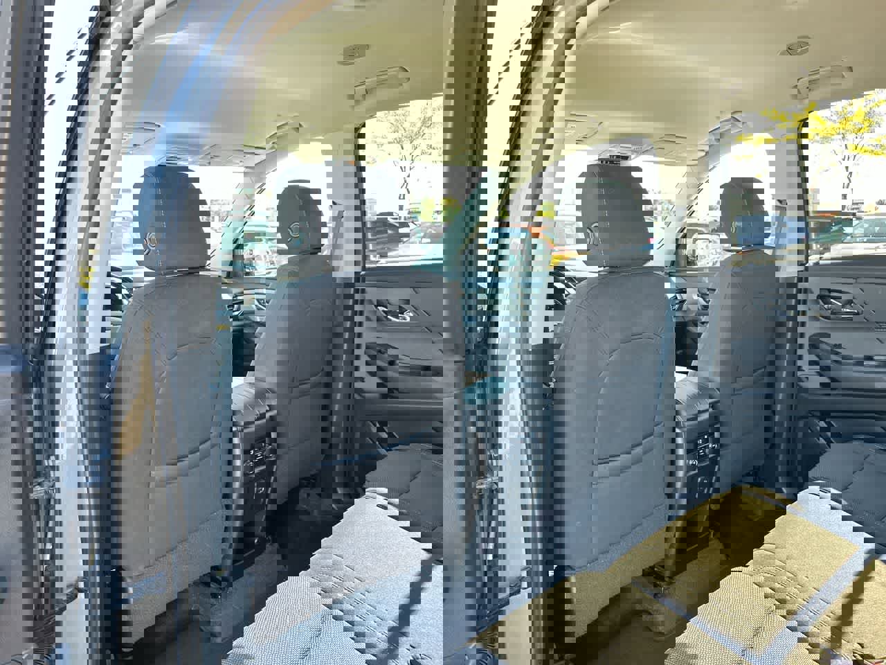 Used 2020 Chevrolet Traverse LT image 23