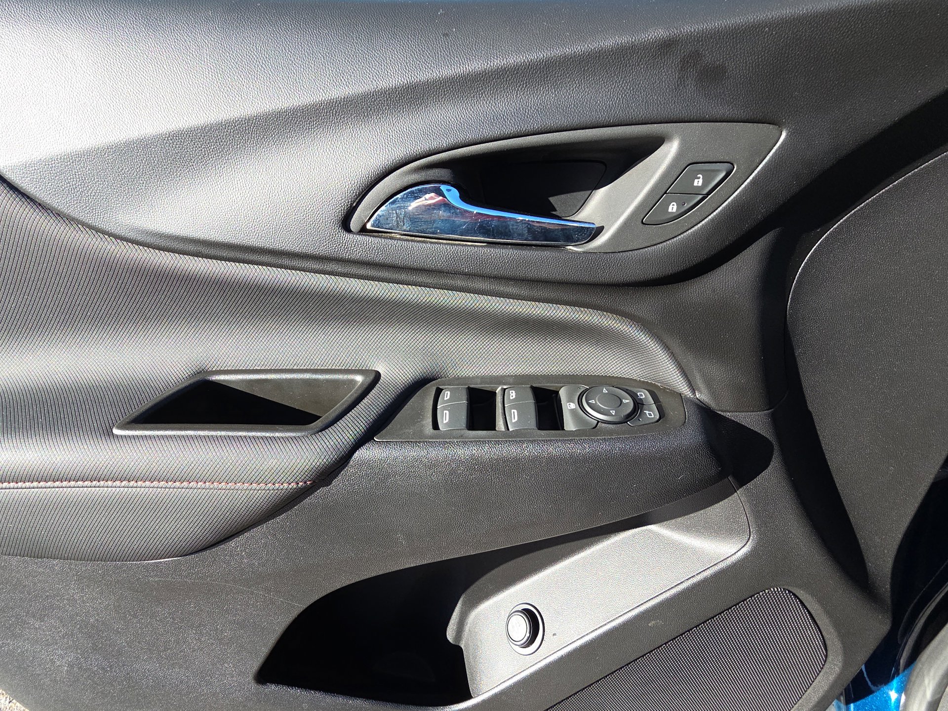 Used 2023 Chevrolet Equinox RS w/ RS Leather Package image 13