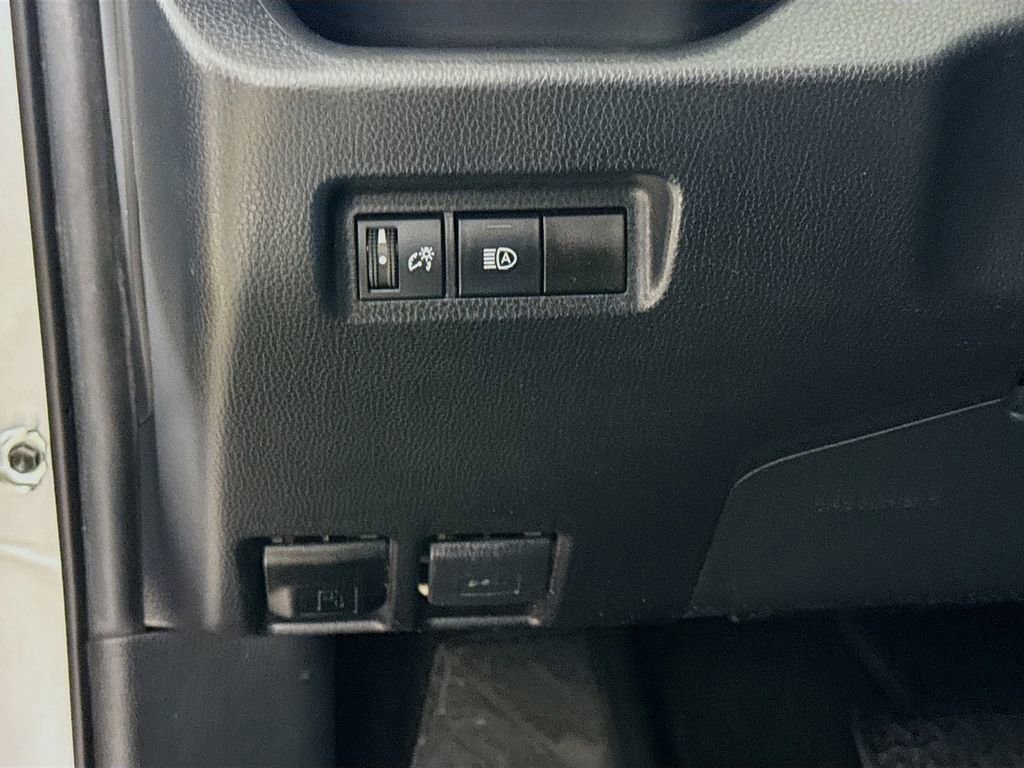 Used 2020 Toyota RAV4 LE image 10