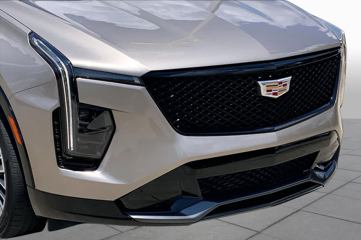 Used 2024 Cadillac XT4 Sport w/ Cold Weather Package FWD image 30