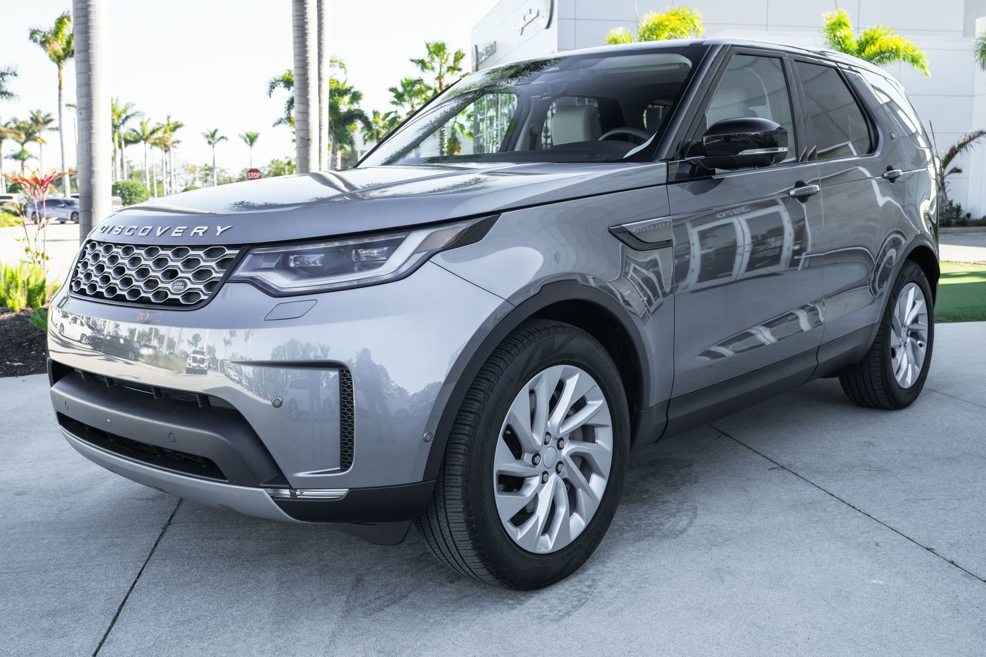 Used 2025 Land Rover Discovery S AWD/4WD image 7