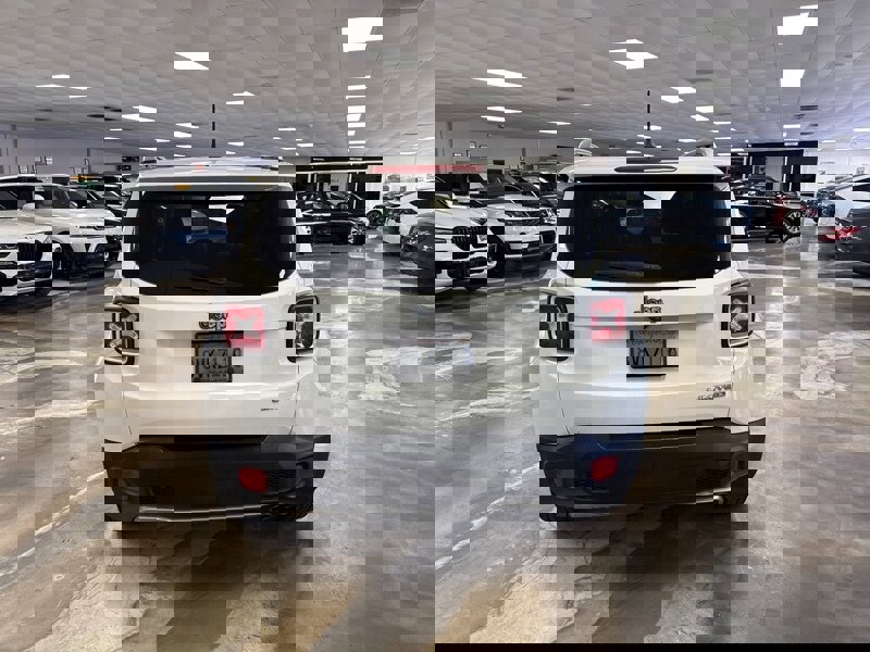 Used 2016 Jeep Renegade Limited image 6