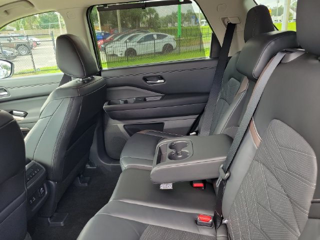 Used 2025 Nissan Pathfinder Platinum w/ Cargo Package FWD image 14