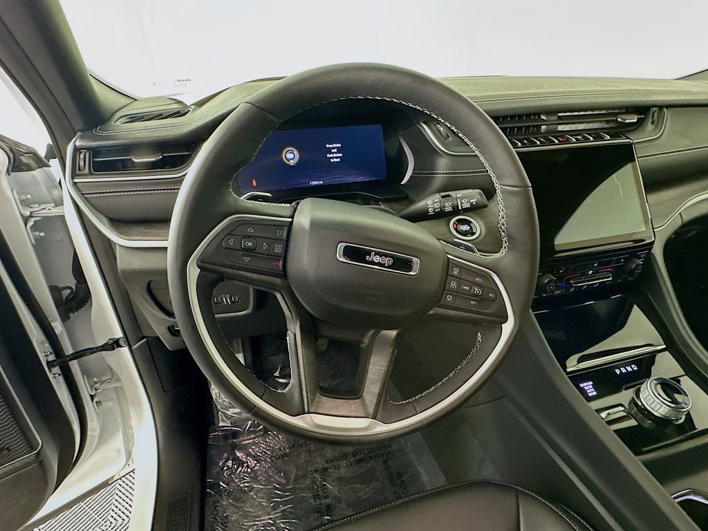 Certified 2025 Jeep Grand Cherokee Limited w/ Black Appearance Package image 19