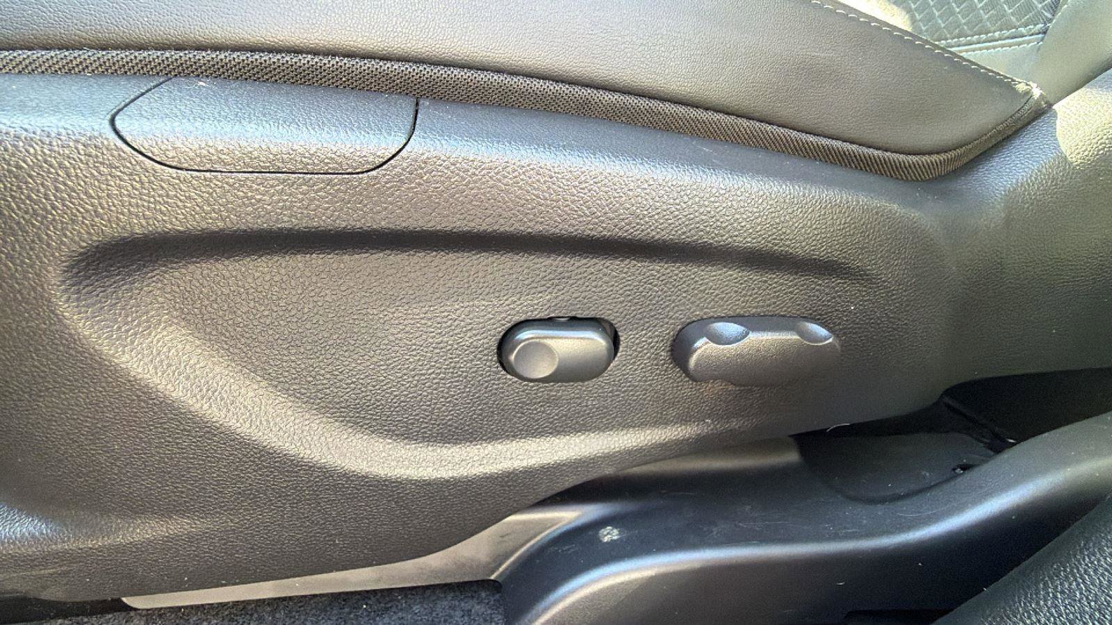 Used 2022 Buick Encore Preferred w/ Safety Package image 25