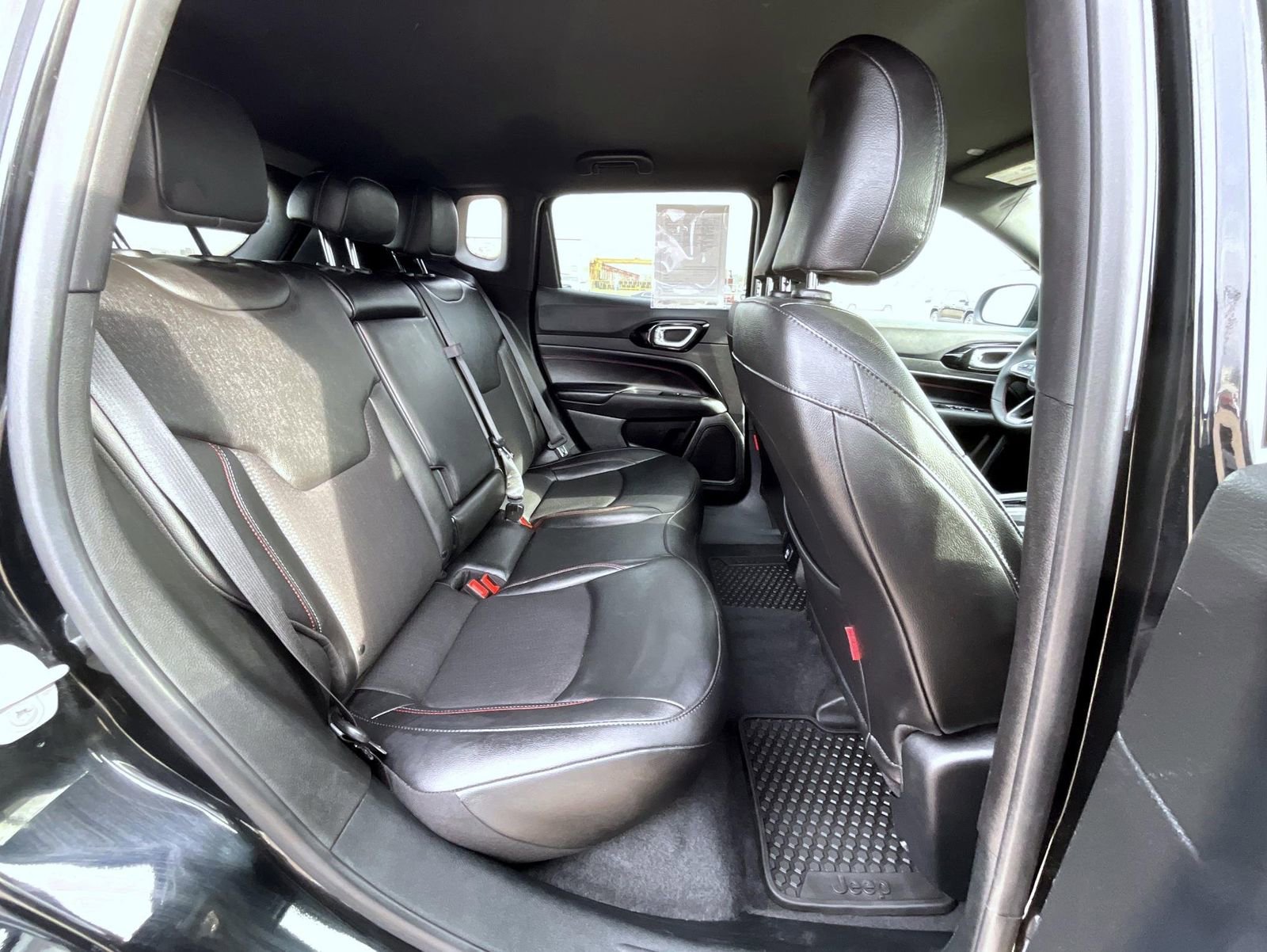 Used 2025 Jeep Compass Trailhawk AWD/4WD image 19