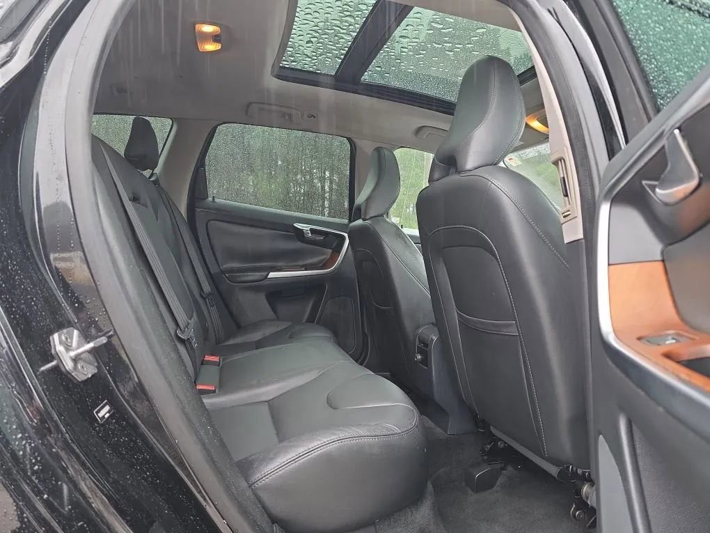 Used 2017 Volvo XC60 T5 Inscription image 38