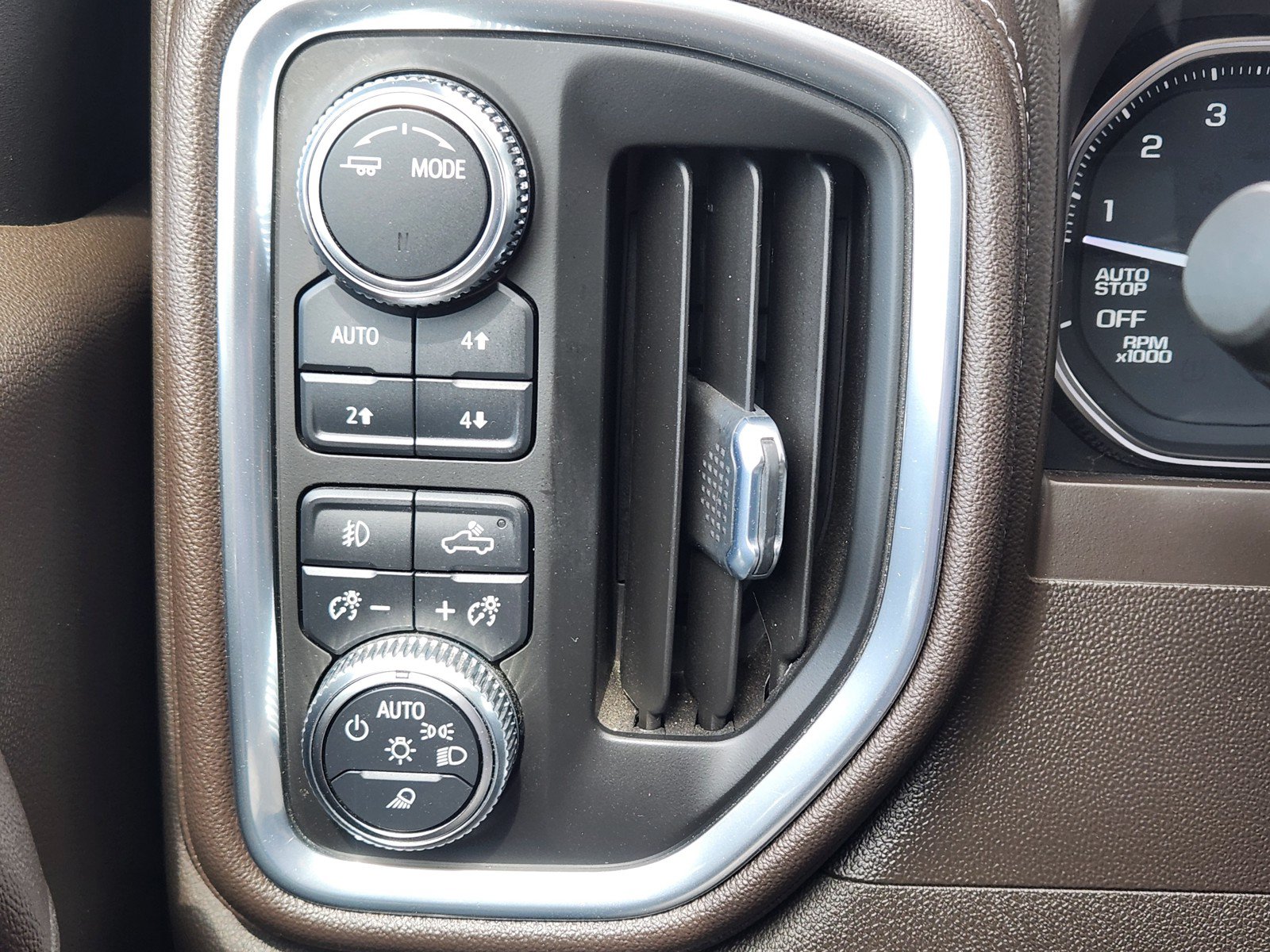 Used 2021 GMC Sierra 1500 SLT AWD/4WD image 18